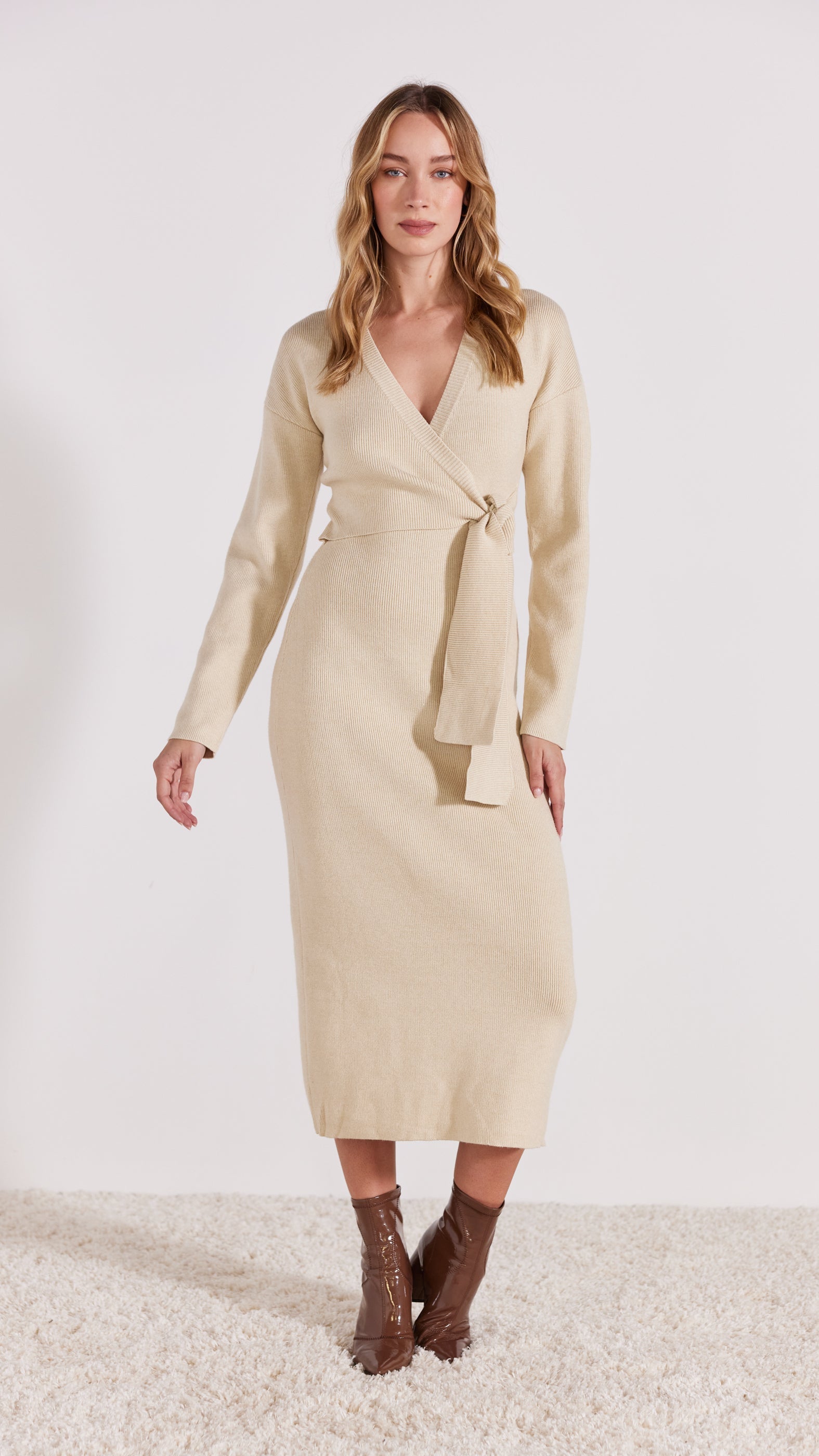 Olive & Oak Women’s Cream/Tan Ribbed V Neck Sweater Dress with Waist Tie  size XL