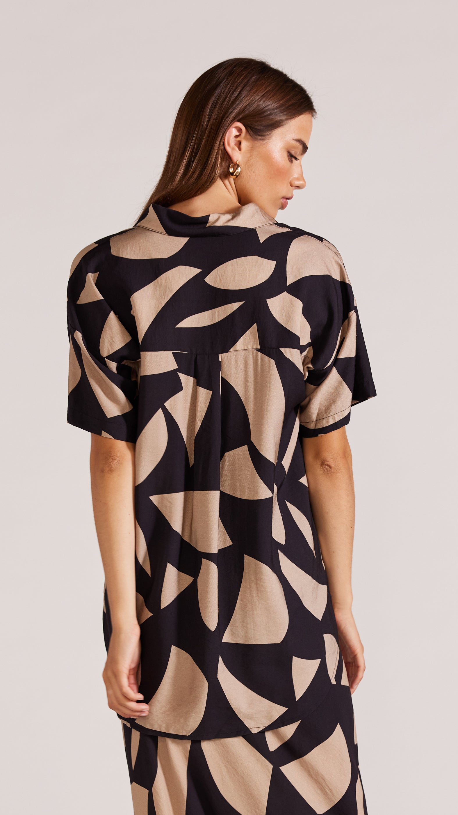 10_UT2303400_UT2303430_0808-MORELLA SHIRT-staple the label