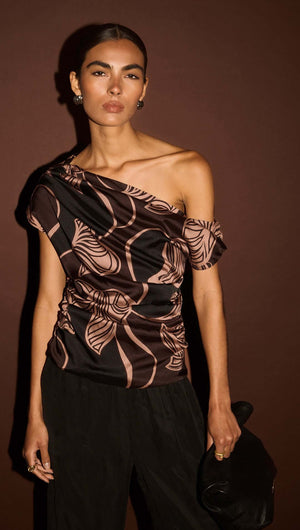 Abstract Leaf Print One Shoulder Top styled with bold patterns and elegant silhouette, perfect for fashion-forward outfits.