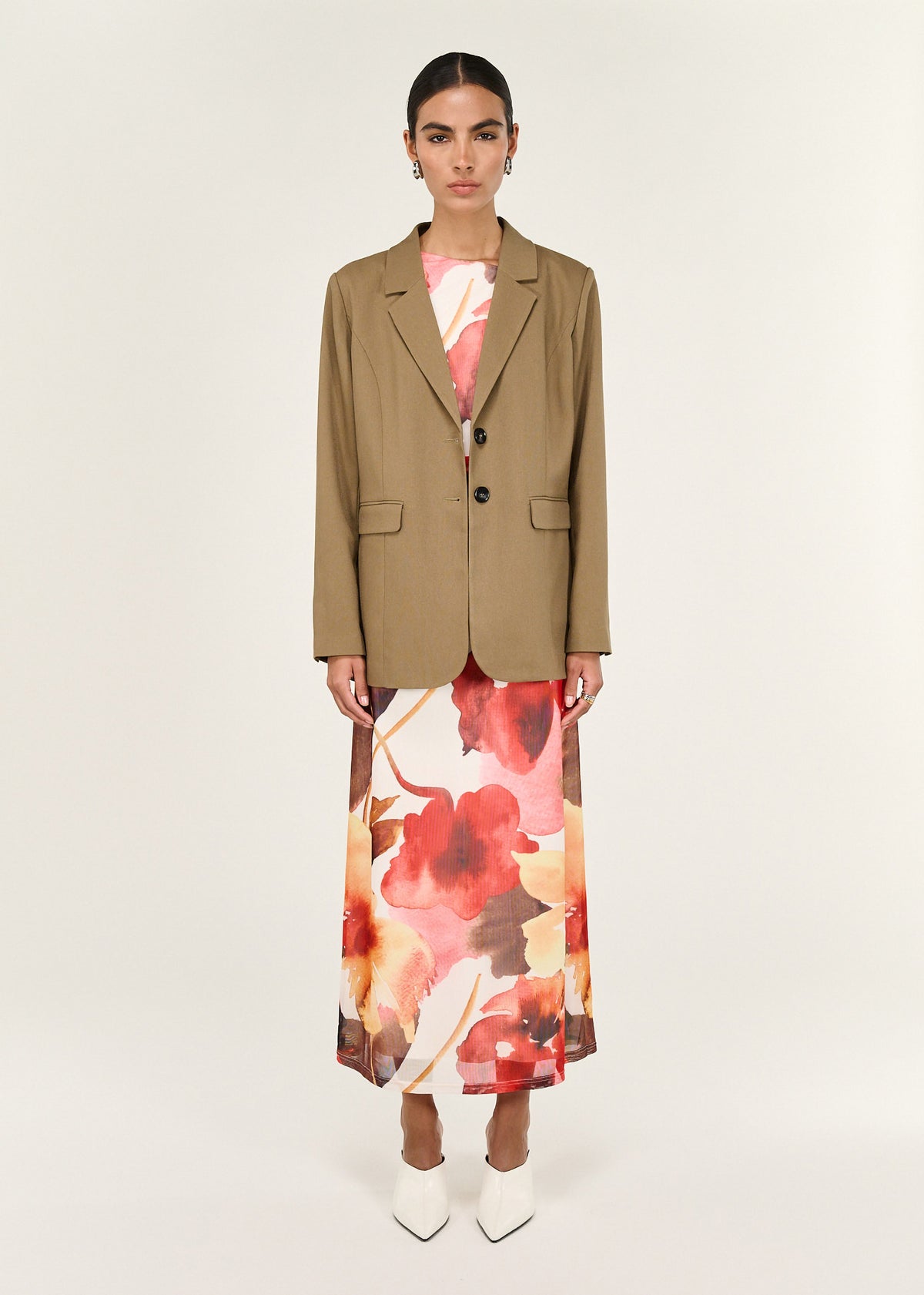 Model wearing Chai Relaxed Tailored Blazer with a relaxed fit and two front pockets.