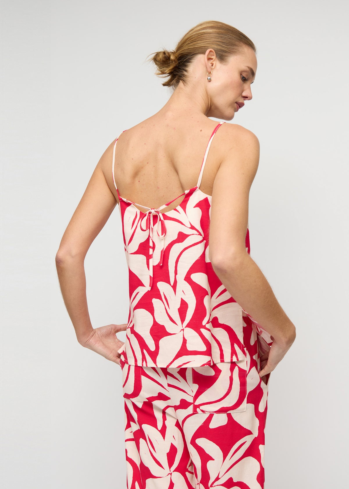 Back view of the Cotton Blend Red and White Floral Print Cami Top with an exclusive Staple the Label print and adjustable tie-back straps.