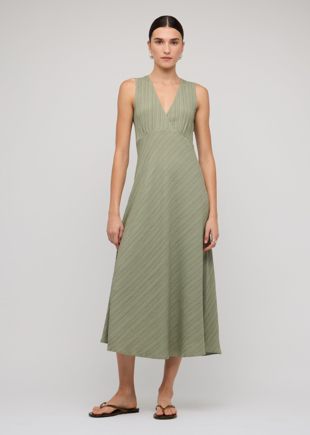 v neck bias cut midi dress Sage Green V-Neck Color:Bordeaux What Hose to Wear What’s New Fibflx Designed with a fluid