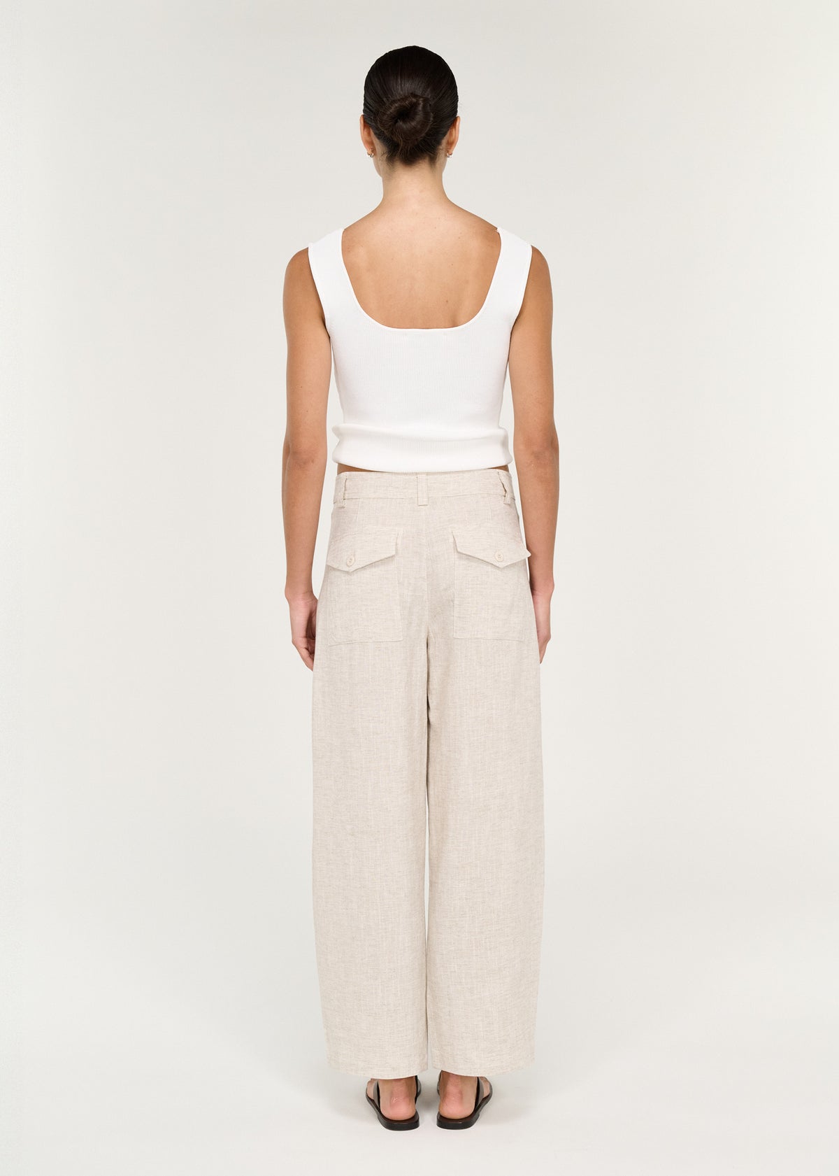 Back view of the Viscose Linen Barrel Leg Pant in Oat with back patch pockets with buttoned flaps and a linen-blend fabrication.